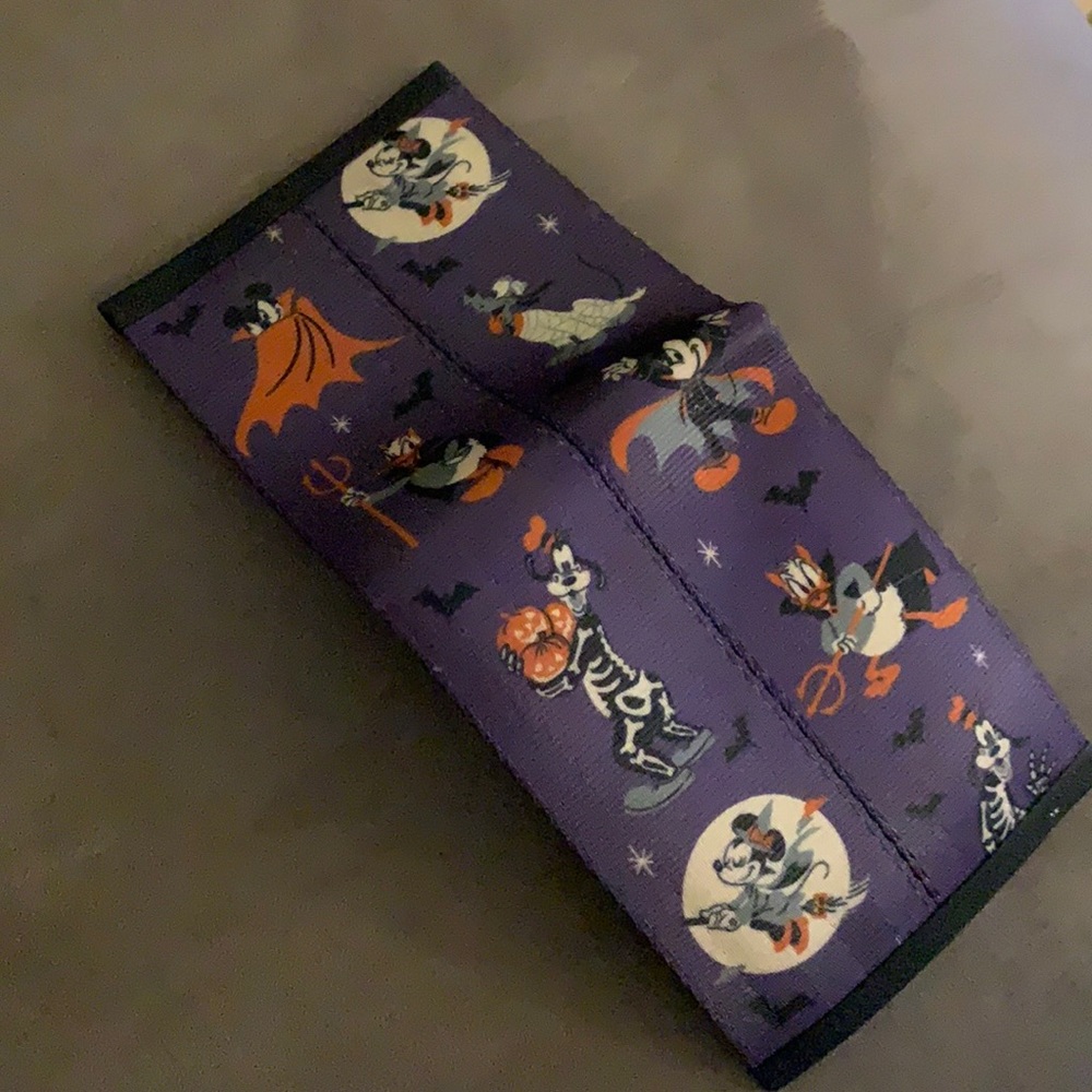 2020 Disney Halloween Harveys Billfold Wallet